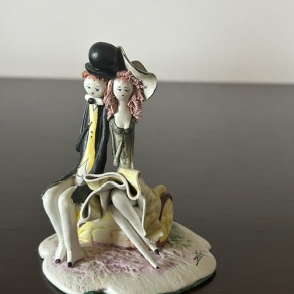 ZAMPIVA ITALIAN  PORCELAIN FIGURINE COUPLE IN LOVE(Couple sitting on a cart) - Picture 3 of 7
